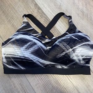 *SPECIAL LISTING* black and white sports bra